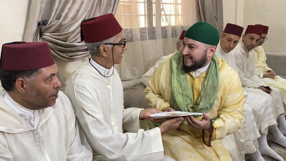 تسليم هبة ملكية لمعاذ القادري تسليم هبة ملكية لمعاذ القادري