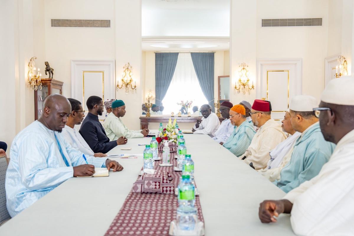 الرئيس فاي يستقبل وفداً مغربياً برئاسة خليفة التجانية