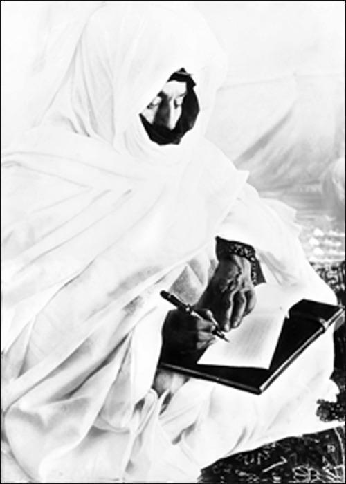 كيف ساهمت رحلة الشيخ ماء العينين للحج في تشكيل نفوذه السياسي؟ كيف ساهمت رحلة الشيخ ماء العينين للحج في تشكيل نفوذه السياسي؟