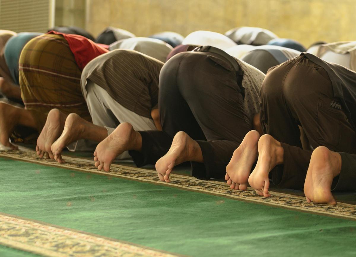 ما الفرق بين مفهومي «الزهد» و«التصوف» في التاريخ الإسلامي؟