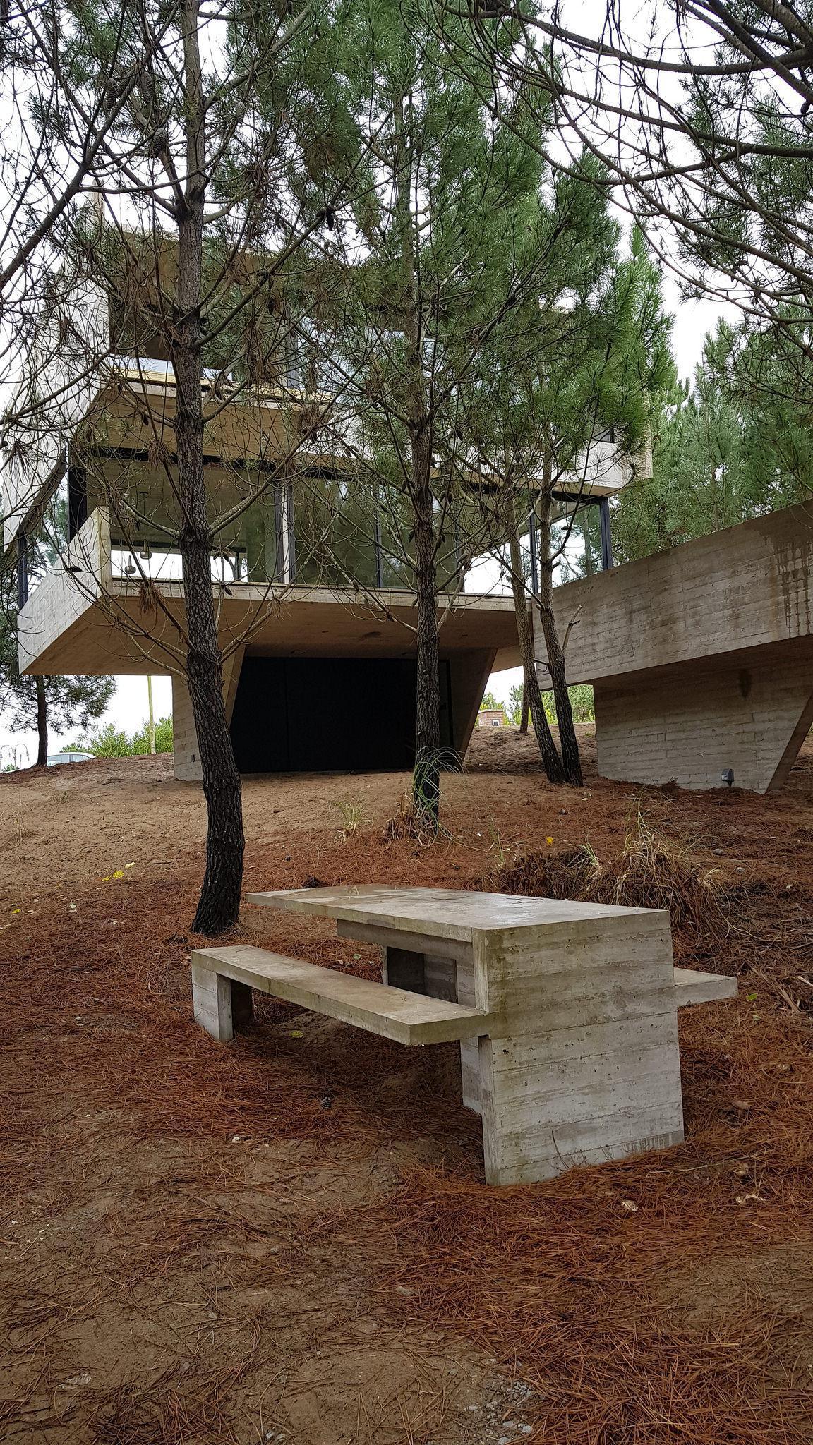 Parrilla con mesada, pileta y mesa exterior Parrilla con mesada, pileta y mesa exterior