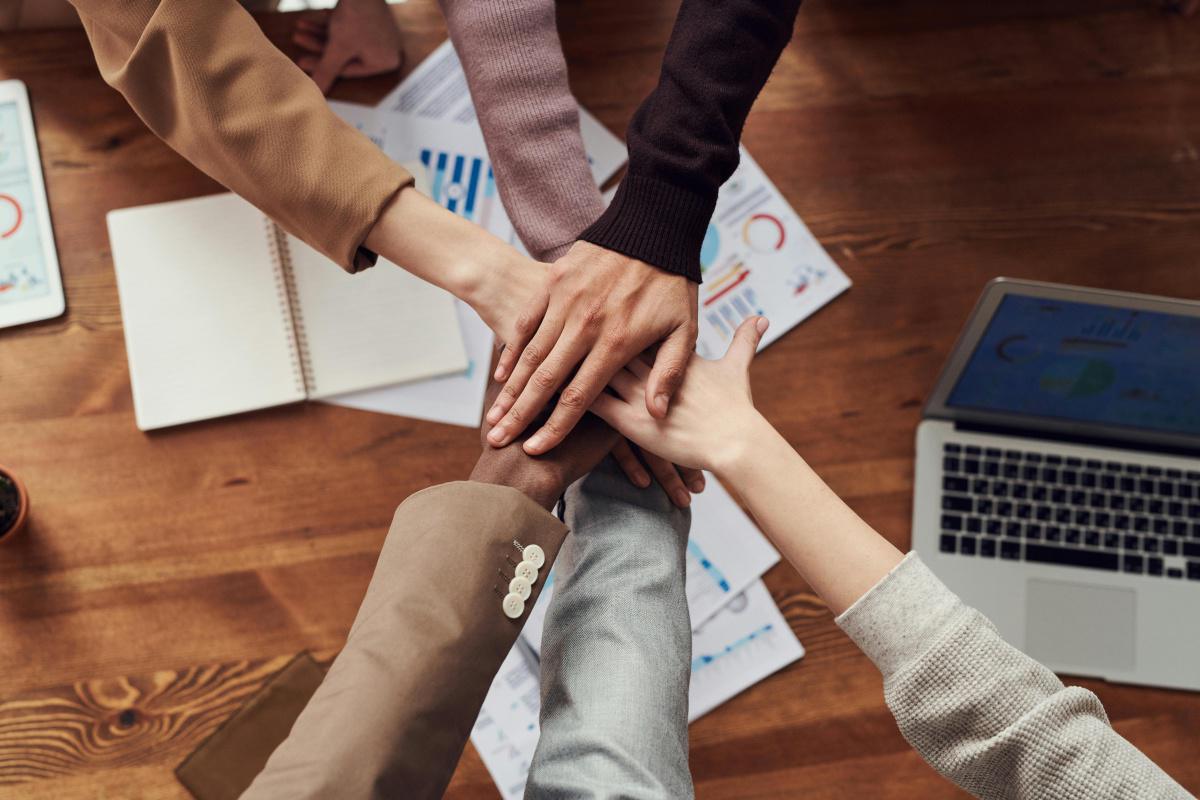 Nous recrutons plusieurs techniciens de maintenance Nous recrutons plusieurs techniciens de maintenance
