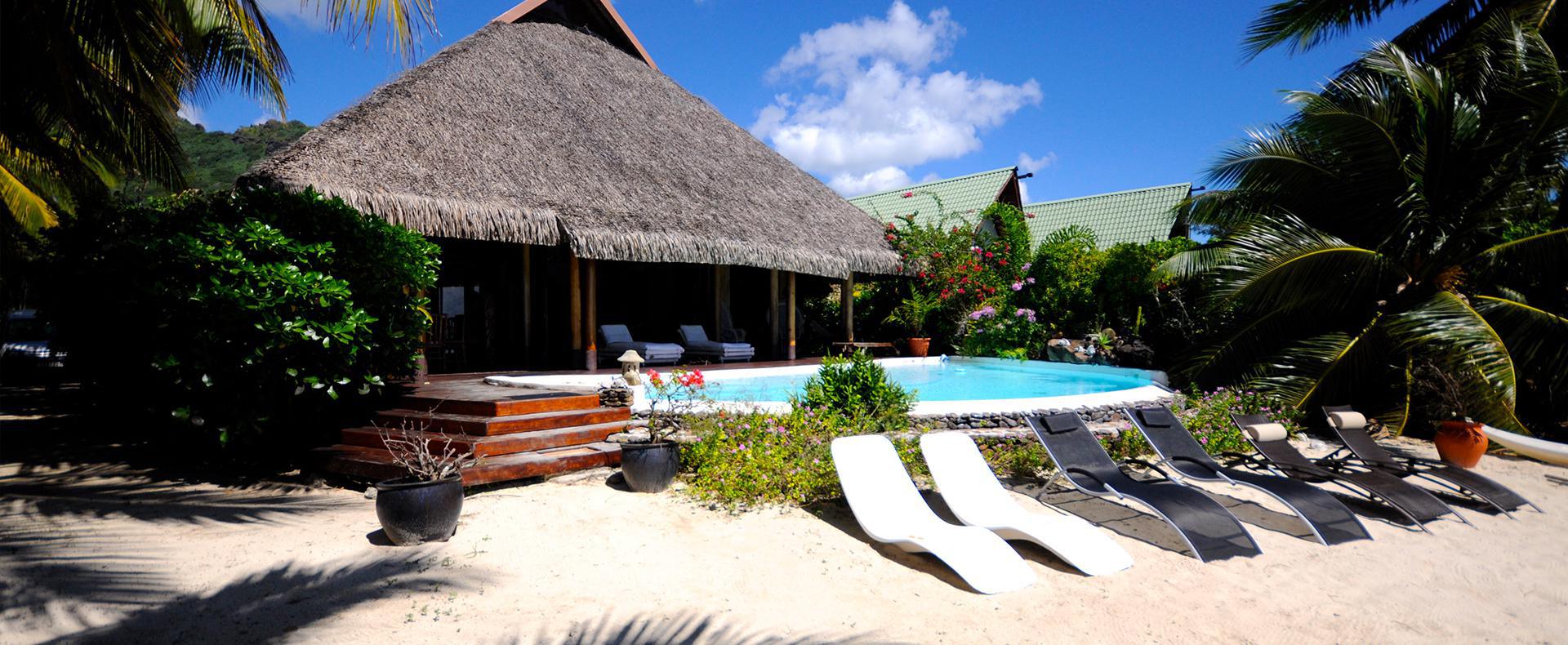 Villa Pool &amp; Beach