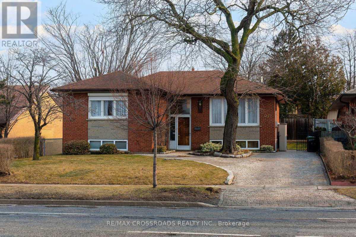 Toronto M1P3G5 | 3+1 Bed 3 Bath | $899,900 Toronto M1P3G5 | 3+1 Bed 3 Bath | $899,900