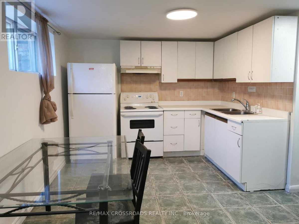 Richmond Hill L4C2P3 | BSMT 2 Bed 2 Bath | $1,950 Richmond Hill L4C2P3 | BSMT 2 Bed 2 Bath | $1,950