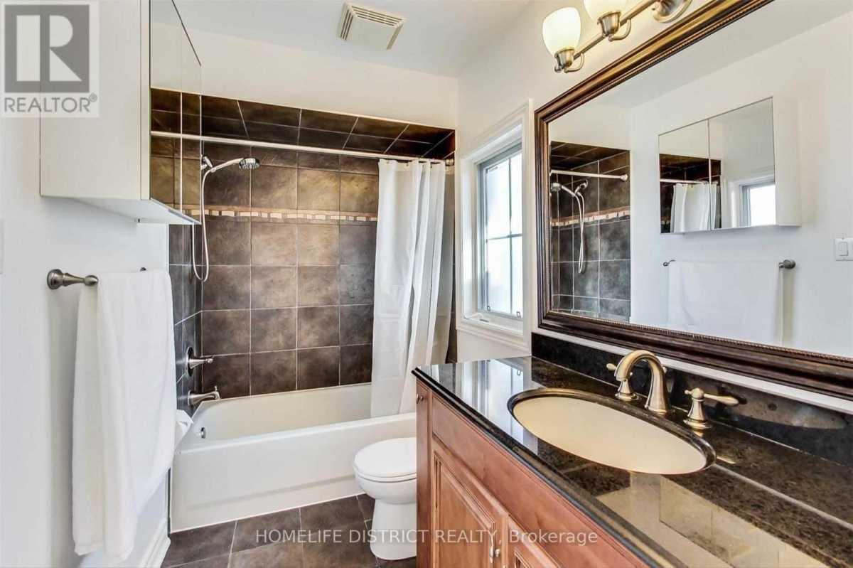 Vaughan L6A2K4 | 3+1 Bed 3 Bath | $3,800 Vaughan L6A2K4 | 3+1 Bed 3 Bath | $3,800