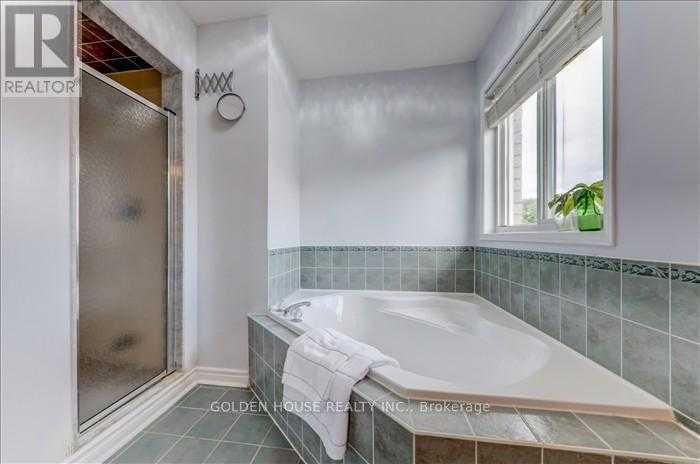 Richmond Hill L4C0R2 | 4+1 Bed 3 Bath | $3,400 Richmond Hill L4C0R2 | 4+1 Bed 3 Bath | $3,400