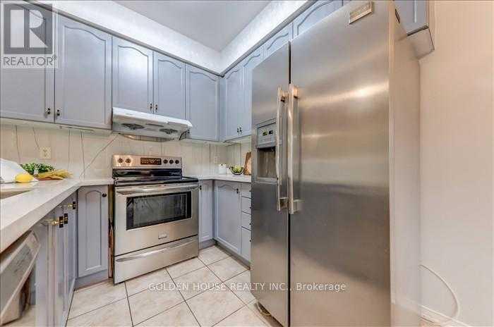 Richmond Hill L4C0R2 | 4+1 Bed 3 Bath | $3,400 Richmond Hill L4C0R2 | 4+1 Bed 3 Bath | $3,400