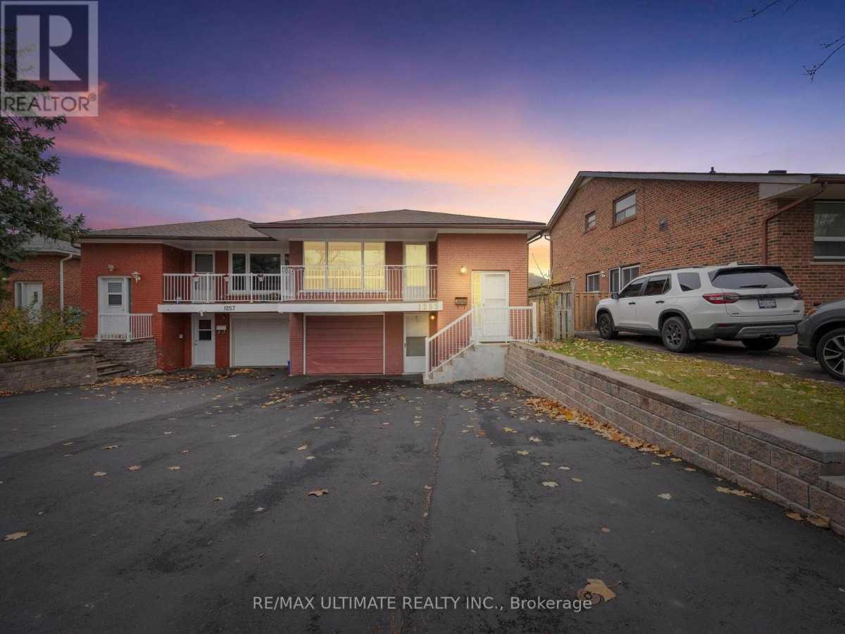 Mississauga L5C1J2 | 2 Bed 1 Bath | $2,200 Mississauga L5C1J2 | 2 Bed 1 Bath | $2,200