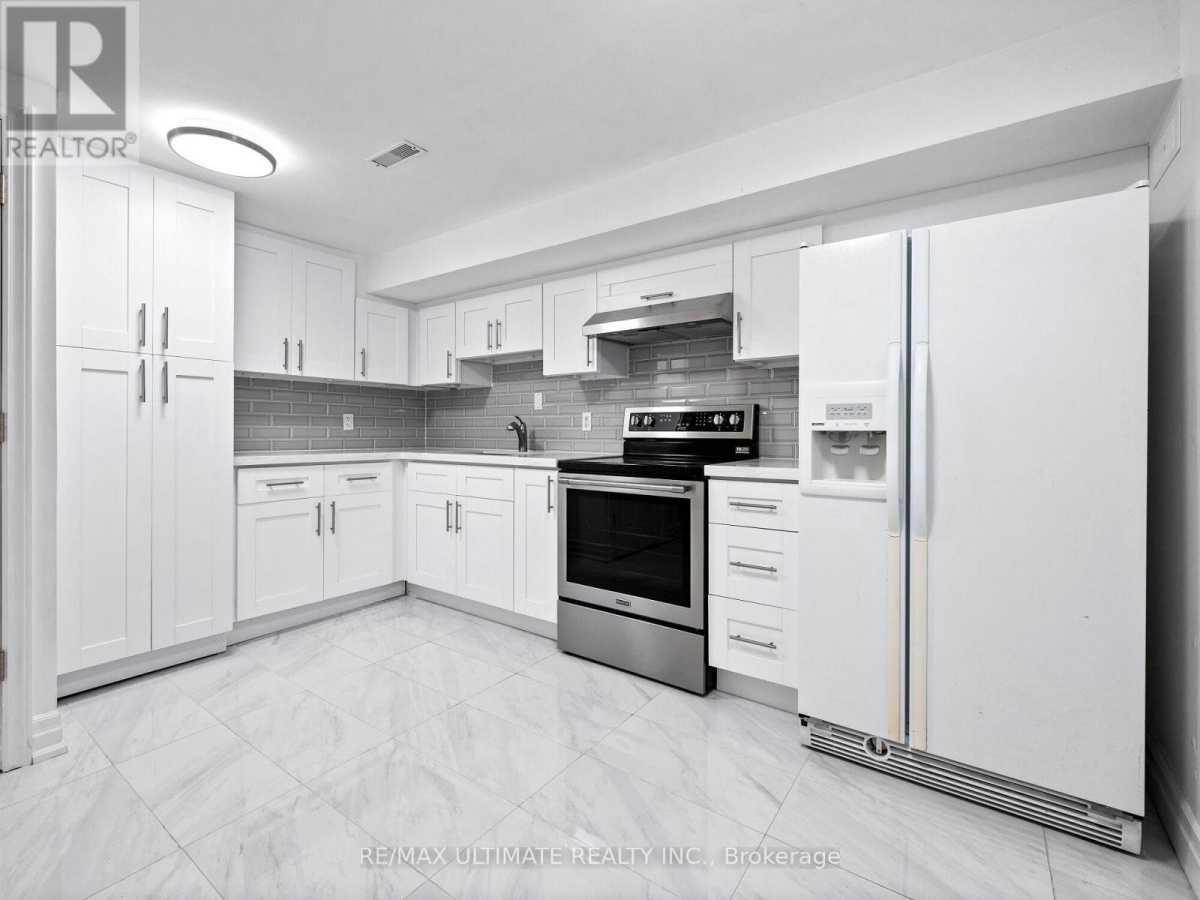 Mississauga L5C1J2 | 2 Bed 1 Bath | $2,200 Mississauga L5C1J2 | 2 Bed 1 Bath | $2,200