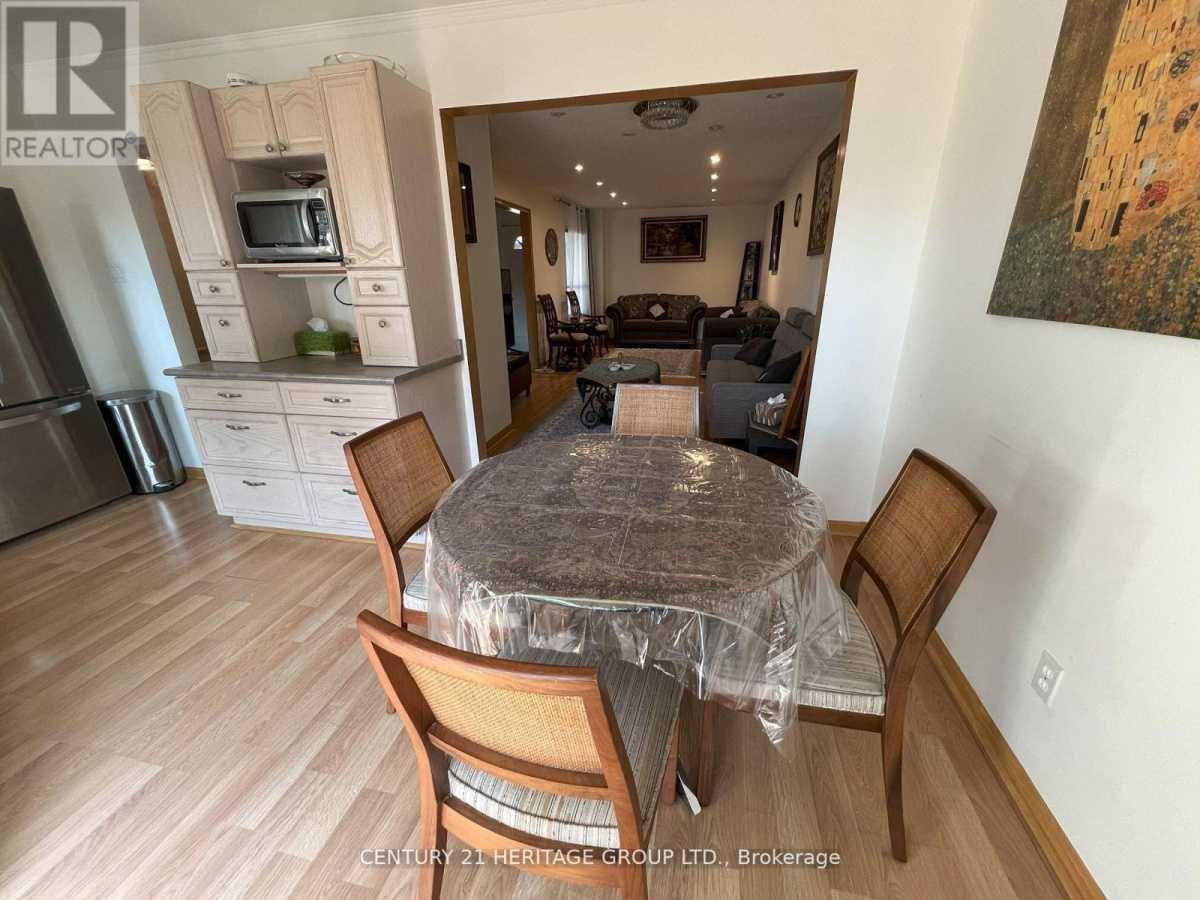 Vaughan L4J3A5 | 3 Bed 3 Bath | $3,800 Vaughan L4J3A5 | 3 Bed 3 Bath | $3,800