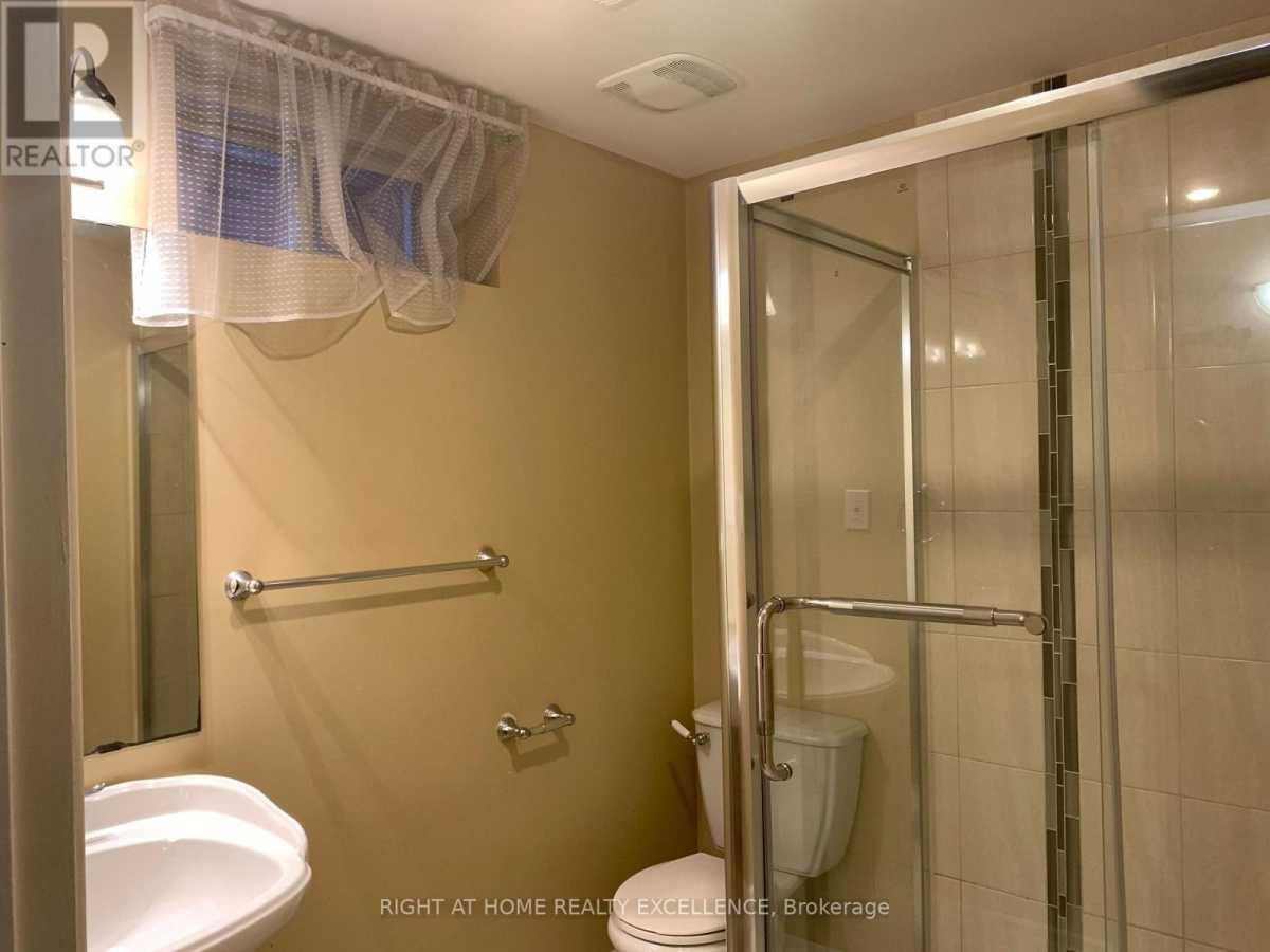 Mississauga L5V2K6 | 3+1 Bed 4 Bath | $3,845 Mississauga L5V2K6 | 3+1 Bed 4 Bath | $3,845