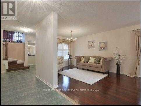 Mississauga L5V2K6 | 3+1 Bed 4 Bath | $3,845 Mississauga L5V2K6 | 3+1 Bed 4 Bath | $3,845