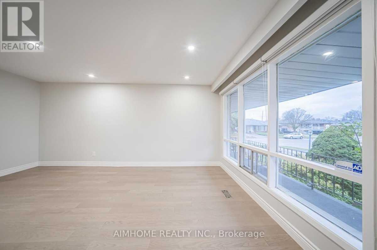 Mississauga L5B1C6 | 3 Bed 2 Bath | $3,000 Mississauga L5B1C6 | 3 Bed 2 Bath | $3,000