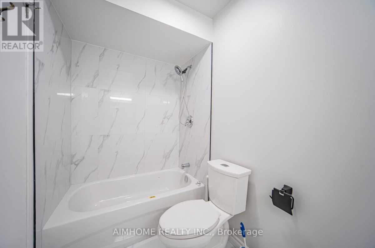 Mississauga L5B1C6 | 3 Bed 2 Bath | $3,000 Mississauga L5B1C6 | 3 Bed 2 Bath | $3,000