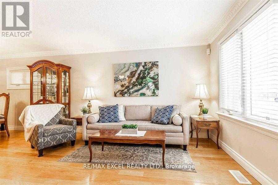 Toronto M8W2G3 | 3+1 Bed 2 Bath | $3,200 Toronto M8W2G3 | 3+1 Bed 2 Bath | $3,200