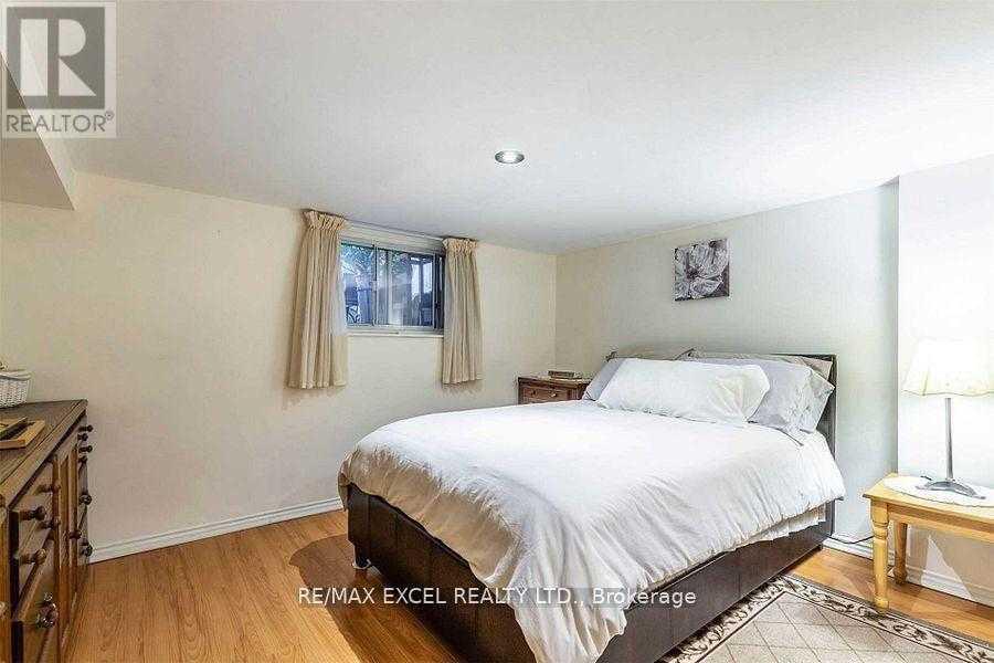 Toronto M8W2G3 | 3+1 Bed 2 Bath | $3,200 Toronto M8W2G3 | 3+1 Bed 2 Bath | $3,200