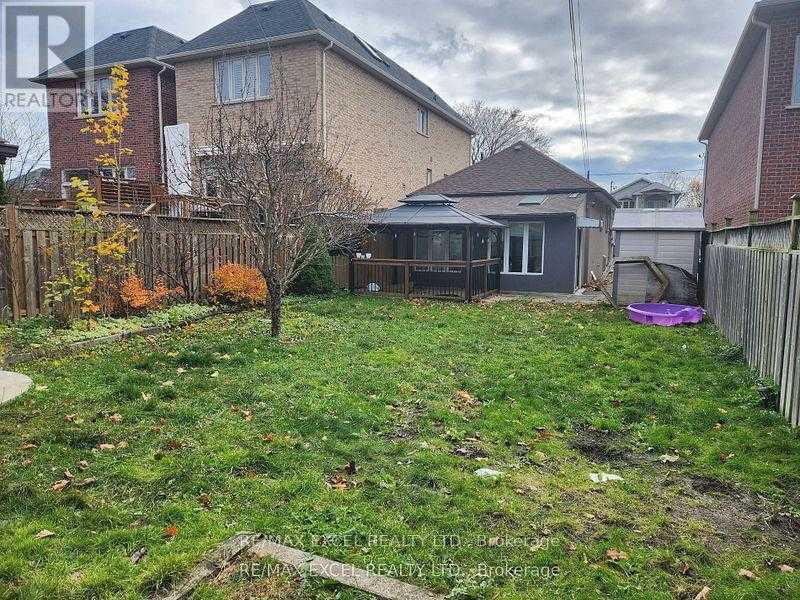 Toronto M8W2G3 | 3+1 Bed 2 Bath | $3,200 Toronto M8W2G3 | 3+1 Bed 2 Bath | $3,200