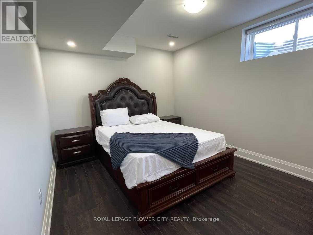 Mississauga L5E2N7 | 4 Bed 3 Bath | $4,800 Mississauga L5E2N7 | 4 Bed 3 Bath | $4,800