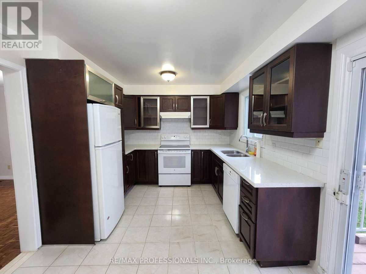 Mississauga L5M3V8 | 4+2 Bed 4 Bath | $4,300 Mississauga L5M3V8 | 4+2 Bed 4 Bath | $4,300