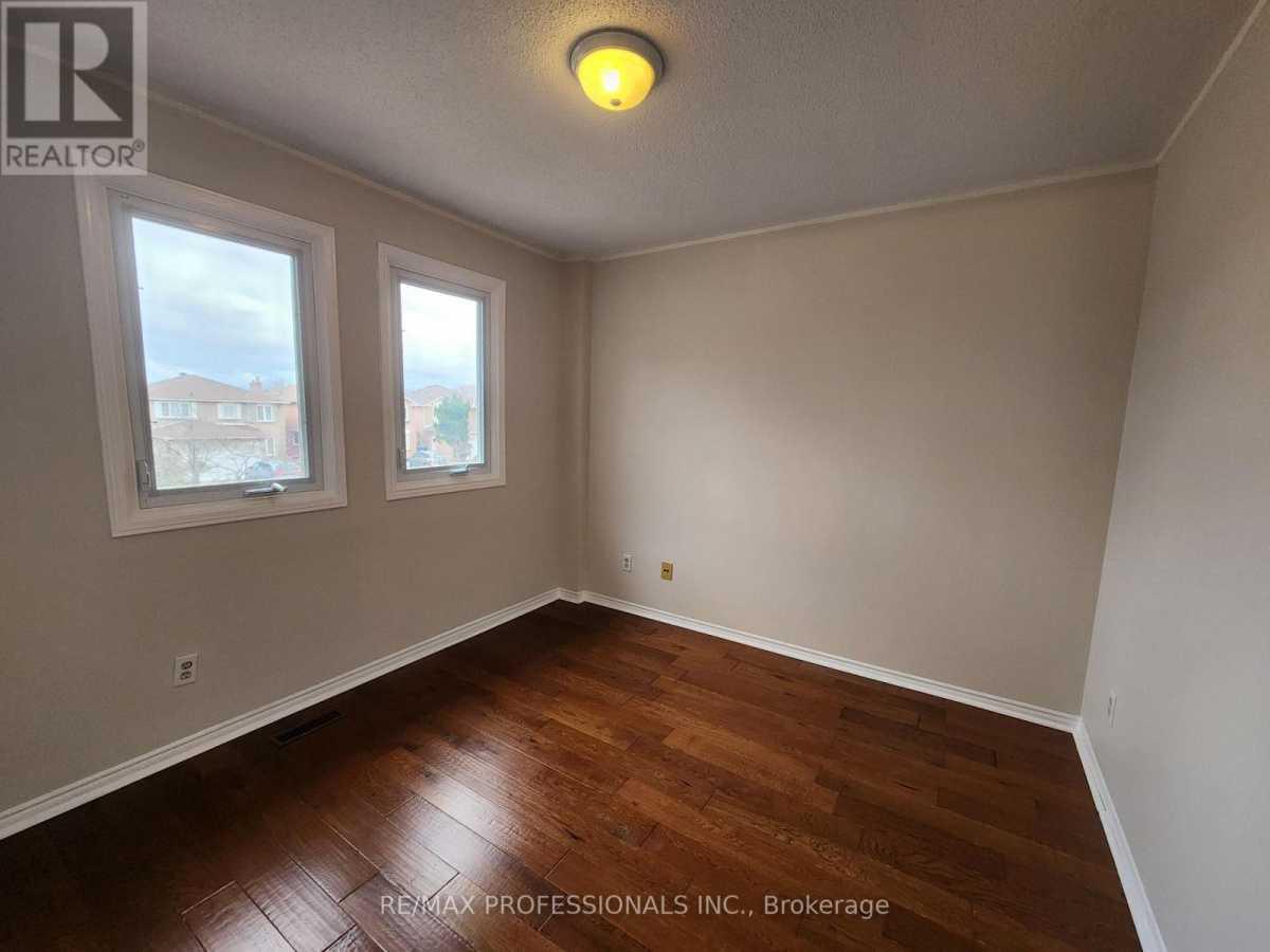 Mississauga L5M3V8 | 4+2 Bed 4 Bath | $4,300 Mississauga L5M3V8 | 4+2 Bed 4 Bath | $4,300