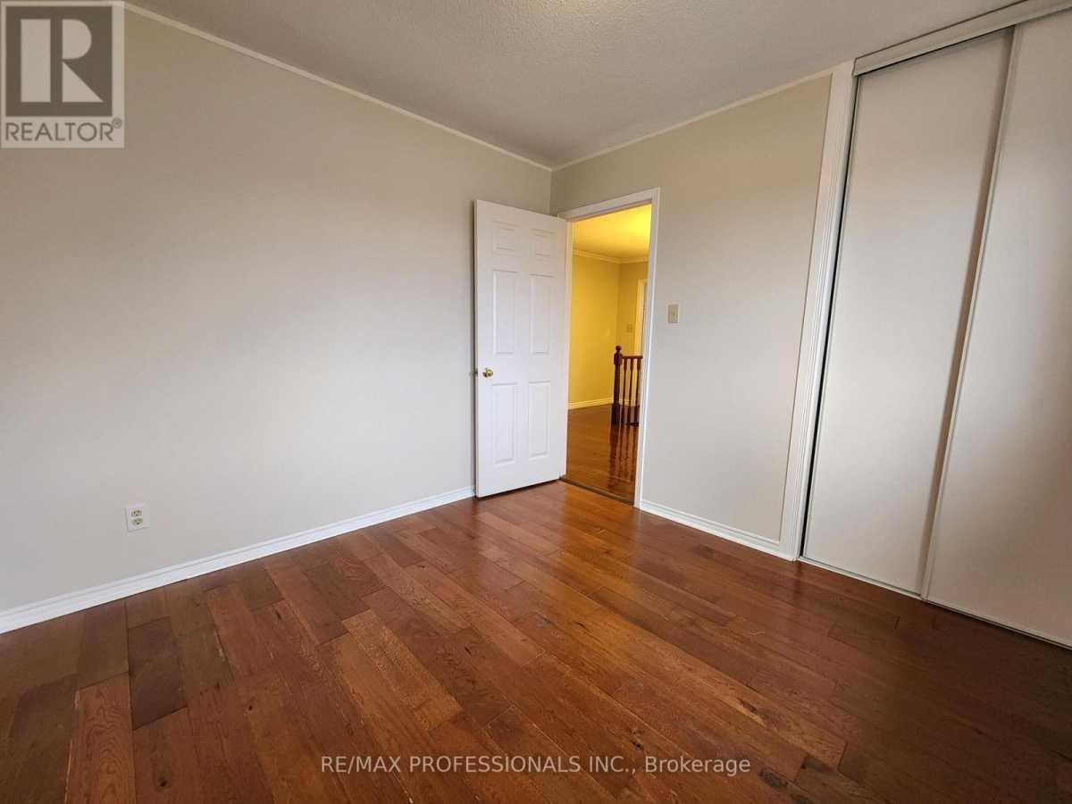 Mississauga L5M3V8 | 4+2 Bed 4 Bath | $4,300 Mississauga L5M3V8 | 4+2 Bed 4 Bath | $4,300