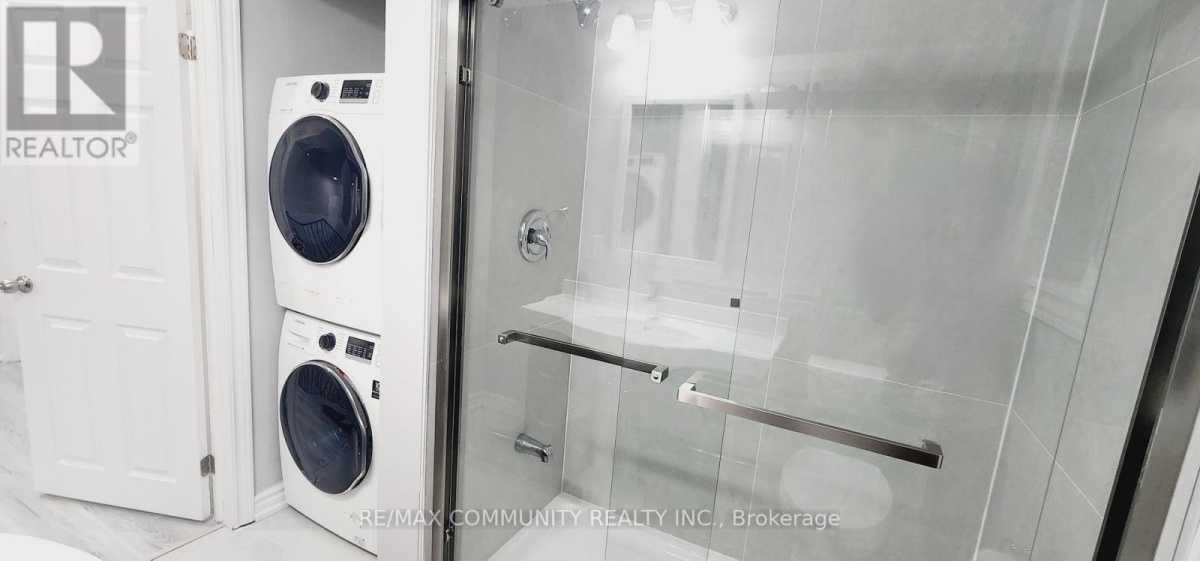 Toronto | MAIN 3 Bed 1 Bath | $2,900 Toronto | MAIN 3 Bed 1 Bath | $2,900