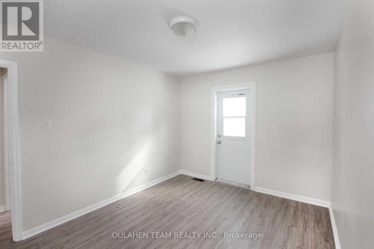 Toronto M2N2V8 | 3 Bed 1 Bath | $3,700 Toronto M2N2V8 | 3 Bed 1 Bath | $3,700