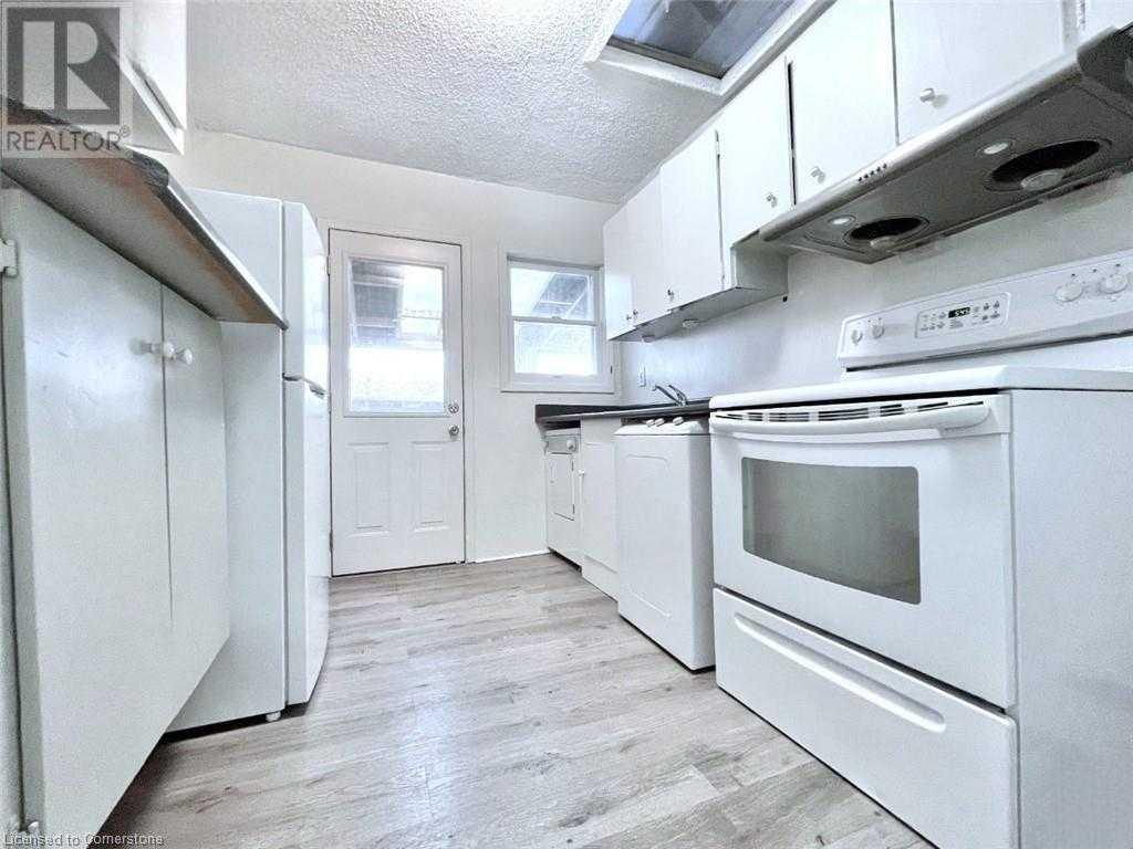 Scarborough M1L3B1 | 2 Bed 1 Bath | $3,400 Scarborough M1L3B1 | 2 Bed 1 Bath | $3,400