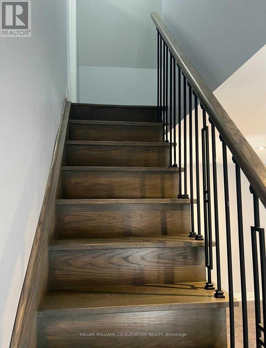 Toronto M6N2J6 | 3+2 Bed 2 Bath | $4,450 Toronto M6N2J6 | 3+2 Bed 2 Bath | $4,450