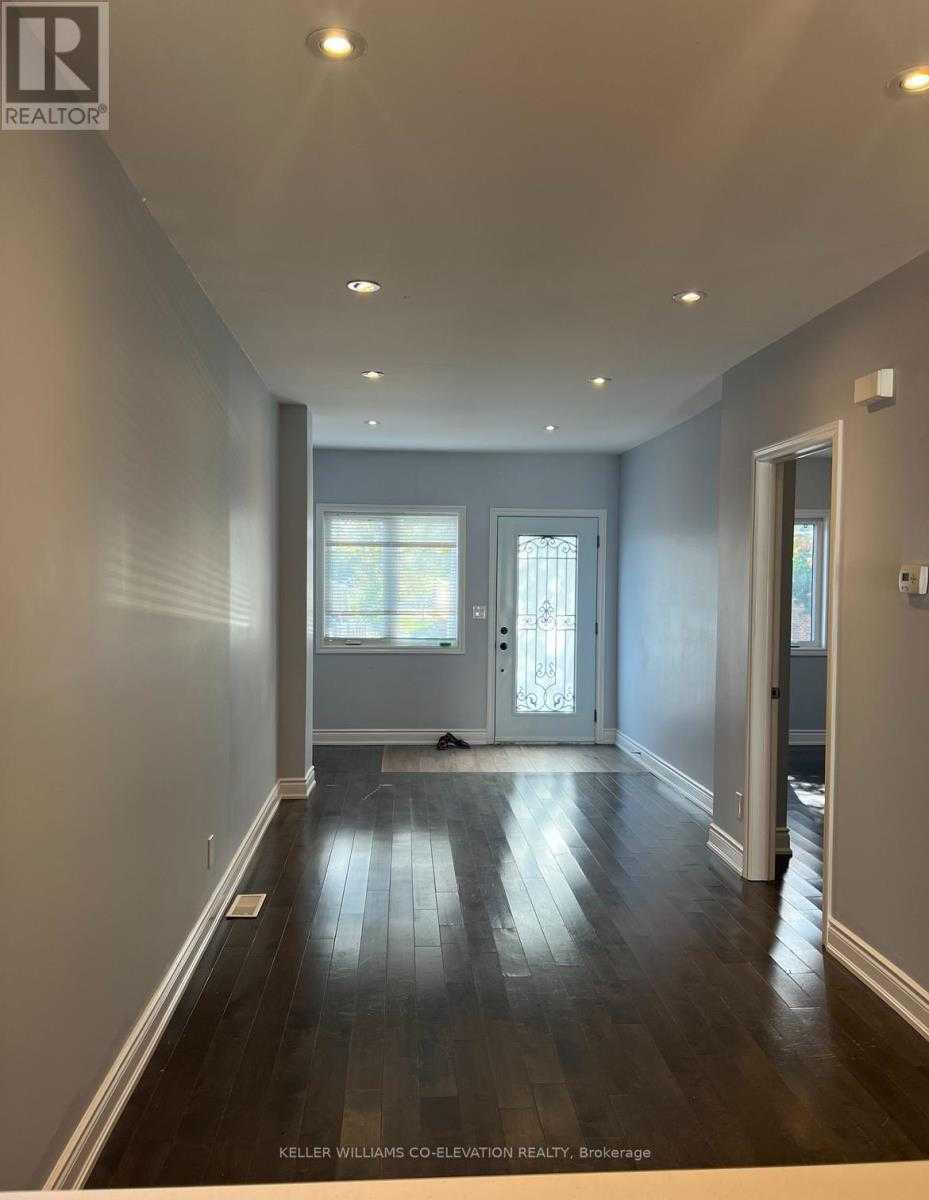 Toronto M6N2J6 | 3+2 Bed 2 Bath | $4,450 Toronto M6N2J6 | 3+2 Bed 2 Bath | $4,450
