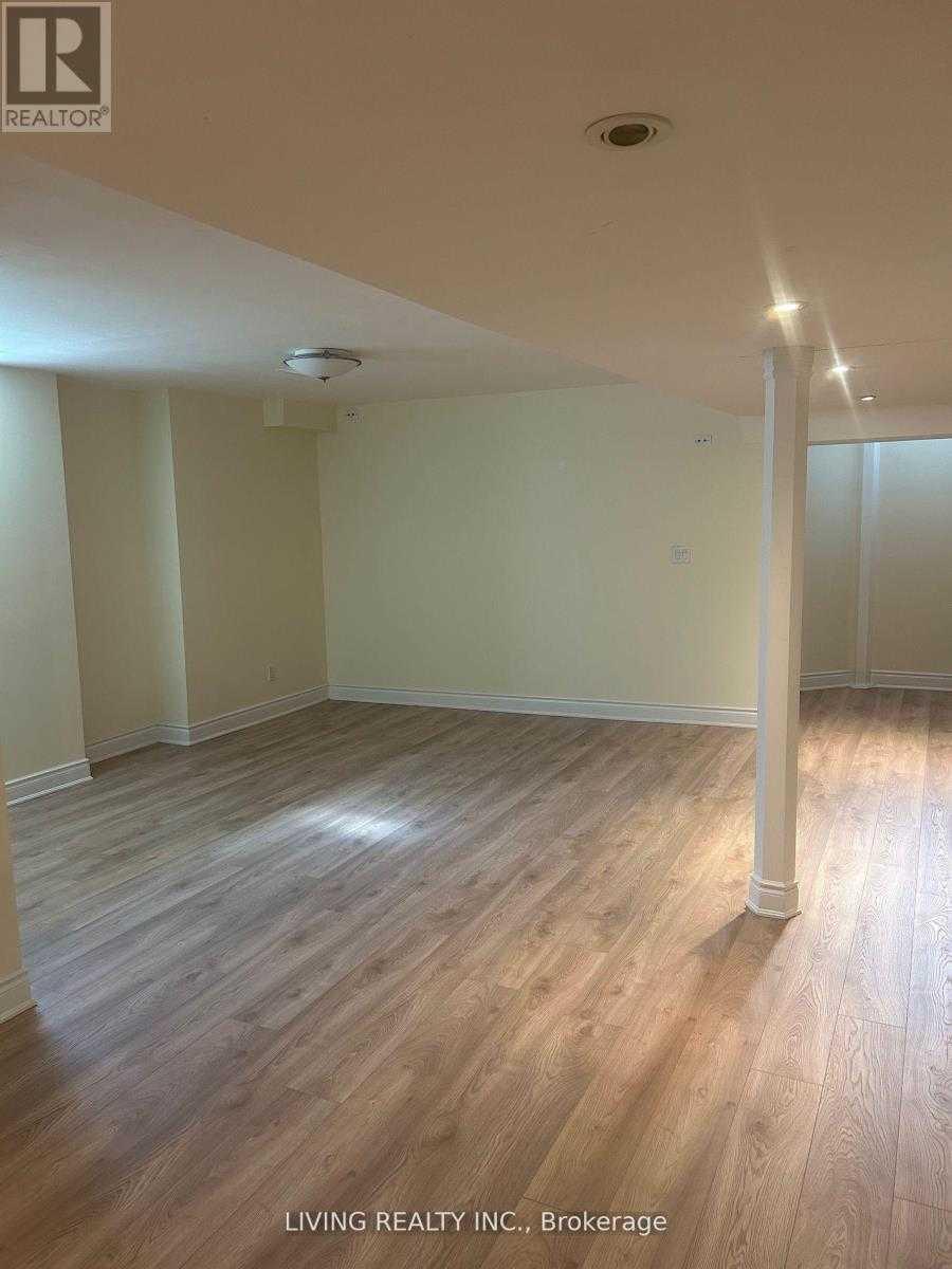 Mississauga L5M1Y8 | 4+1 Bed 4 Bath | $3,700 Mississauga L5M1Y8 | 4+1 Bed 4 Bath | $3,700