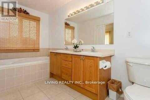 Mississauga L5M1Y8 | 4+1 Bed 4 Bath | $3,700 Mississauga L5M1Y8 | 4+1 Bed 4 Bath | $3,700