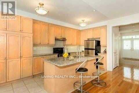 Mississauga L5M1Y8 | 4+1 Bed 4 Bath | $3,700 Mississauga L5M1Y8 | 4+1 Bed 4 Bath | $3,700