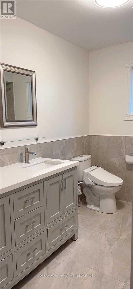 Mississauga L5B3W8 | 4 Bed 3 Bath | $3,900 Mississauga L5B3W8 | 4 Bed 3 Bath | $3,900