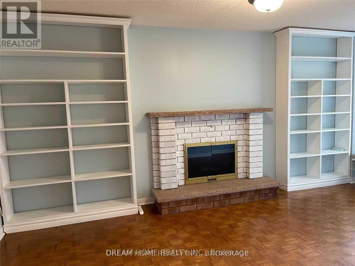 Mississauga L5B3W8 | 4 Bed 3 Bath | $3,900 Mississauga L5B3W8 | 4 Bed 3 Bath | $3,900