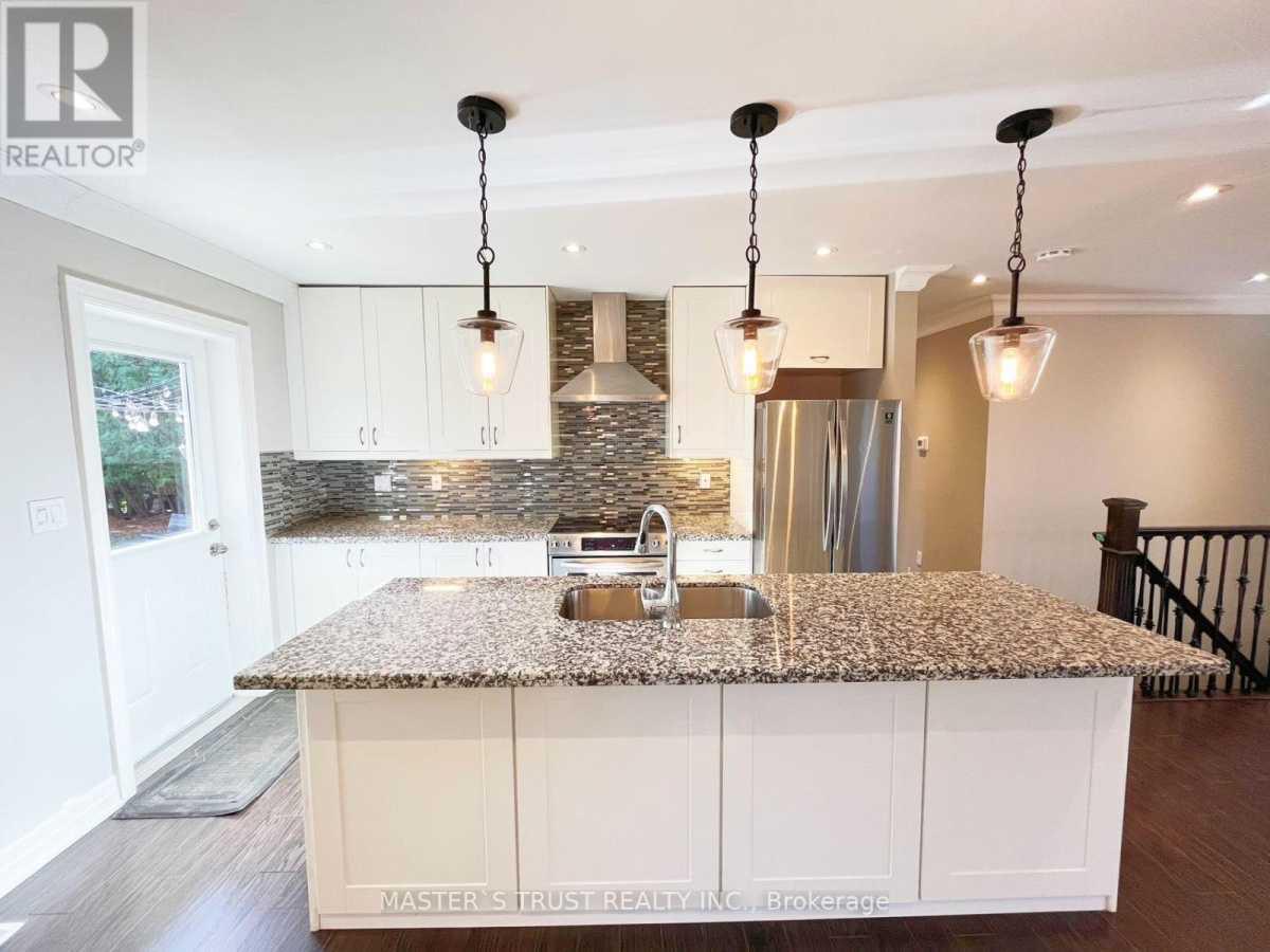 Mississauga L5N1B7 | 3+2 Bed 2 Bath | $3,500 Mississauga L5N1B7 | 3+2 Bed 2 Bath | $3,500