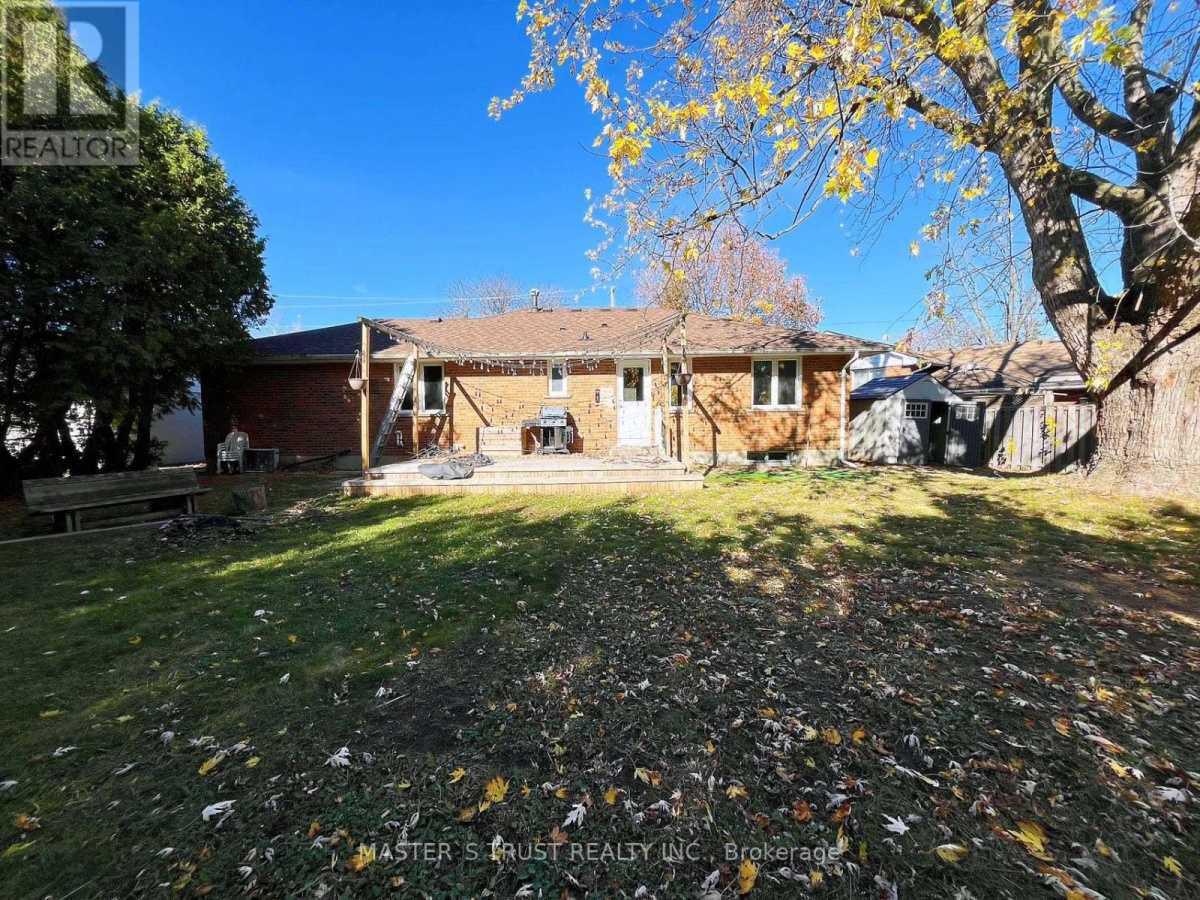 Mississauga L5N1B7 | 3+2 Bed 2 Bath | $3,500 Mississauga L5N1B7 | 3+2 Bed 2 Bath | $3,500