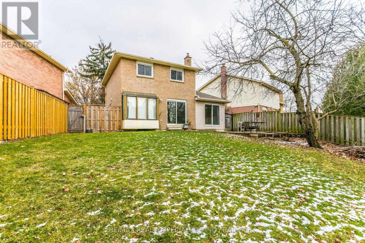 Mississauga L5C3Y37 | 3 Bed 3 Bath | $3,300 Mississauga L5C3Y37 | 3 Bed 3 Bath | $3,300