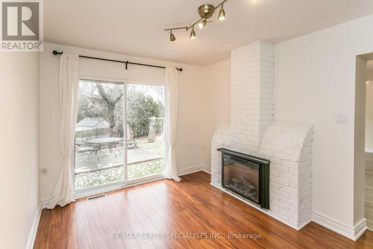 Mississauga L5C3Y37 | 3 Bed 3 Bath | $3,300 Mississauga L5C3Y37 | 3 Bed 3 Bath | $3,300