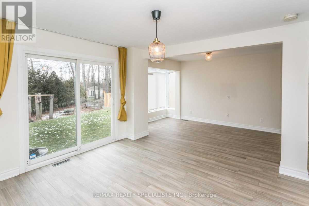 Mississauga L5C3Y37 | 3 Bed 3 Bath | $3,300 Mississauga L5C3Y37 | 3 Bed 3 Bath | $3,300