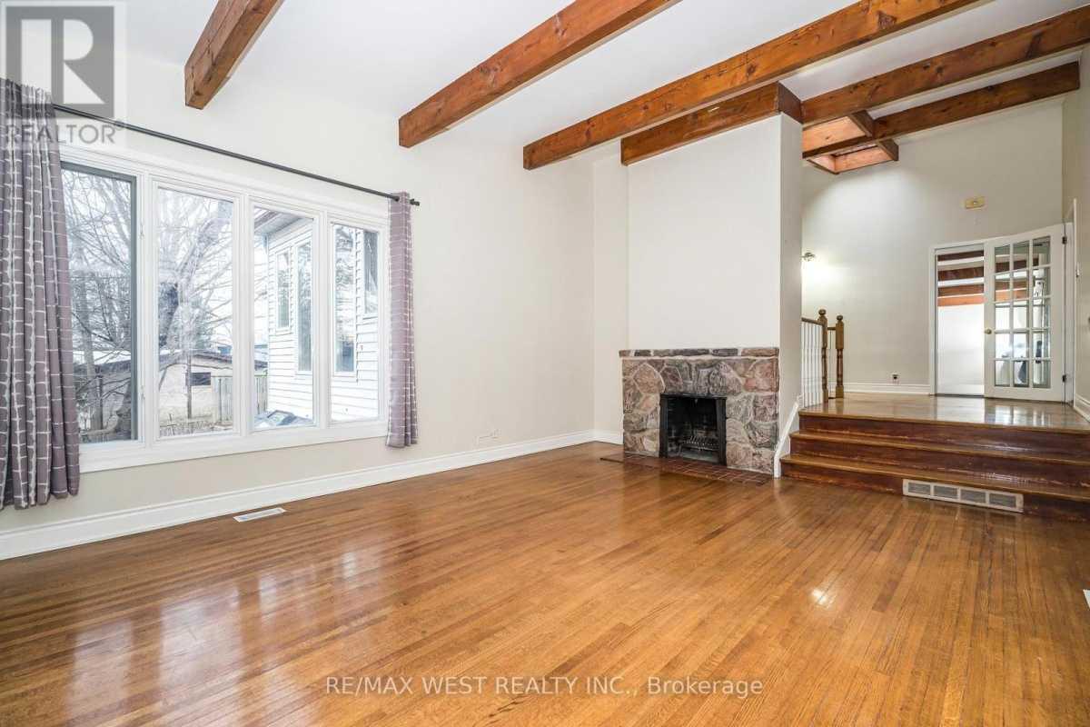 Toronto M3A3J2 | 3+2 Bed 4 Bath | $5,200 Toronto M3A3J2 | 3+2 Bed 4 Bath | $5,200