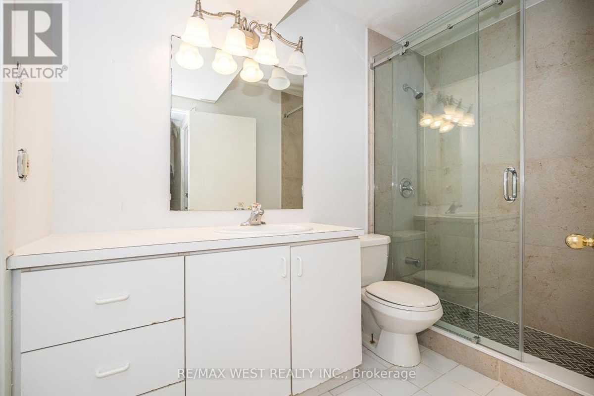 Toronto M3A3J2 | 3+2 Bed 4 Bath | $5,200