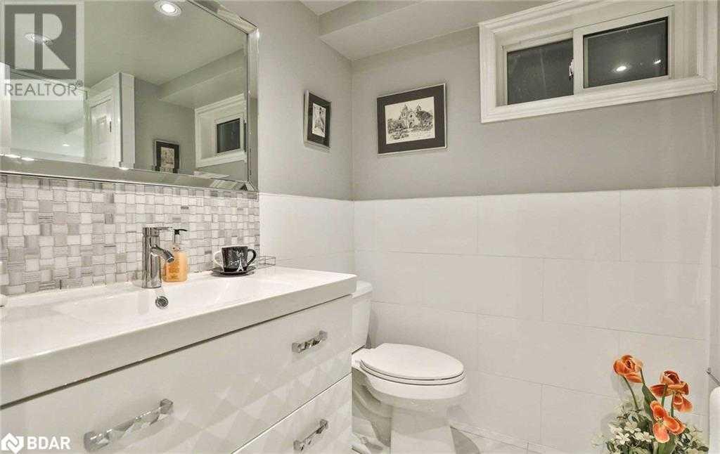 Mississauga L5K1H9 | 4+1 Bed 4 Bath | $5,200 Mississauga L5K1H9 | 4+1 Bed 4 Bath | $5,200