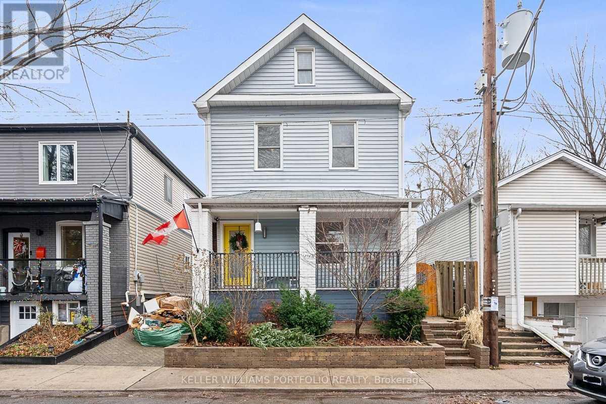 Toronto M4L2Z6 | 3+1 Bed 2 Bath | $4,100 Toronto M4L2Z6 | 3+1 Bed 2 Bath | $4,100