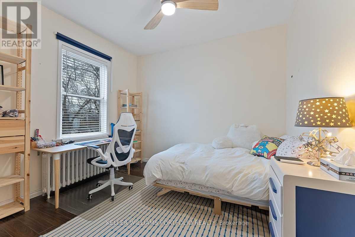 Toronto M4L2Z6 | 3+1 Bed 2 Bath | $4,100 Toronto M4L2Z6 | 3+1 Bed 2 Bath | $4,100