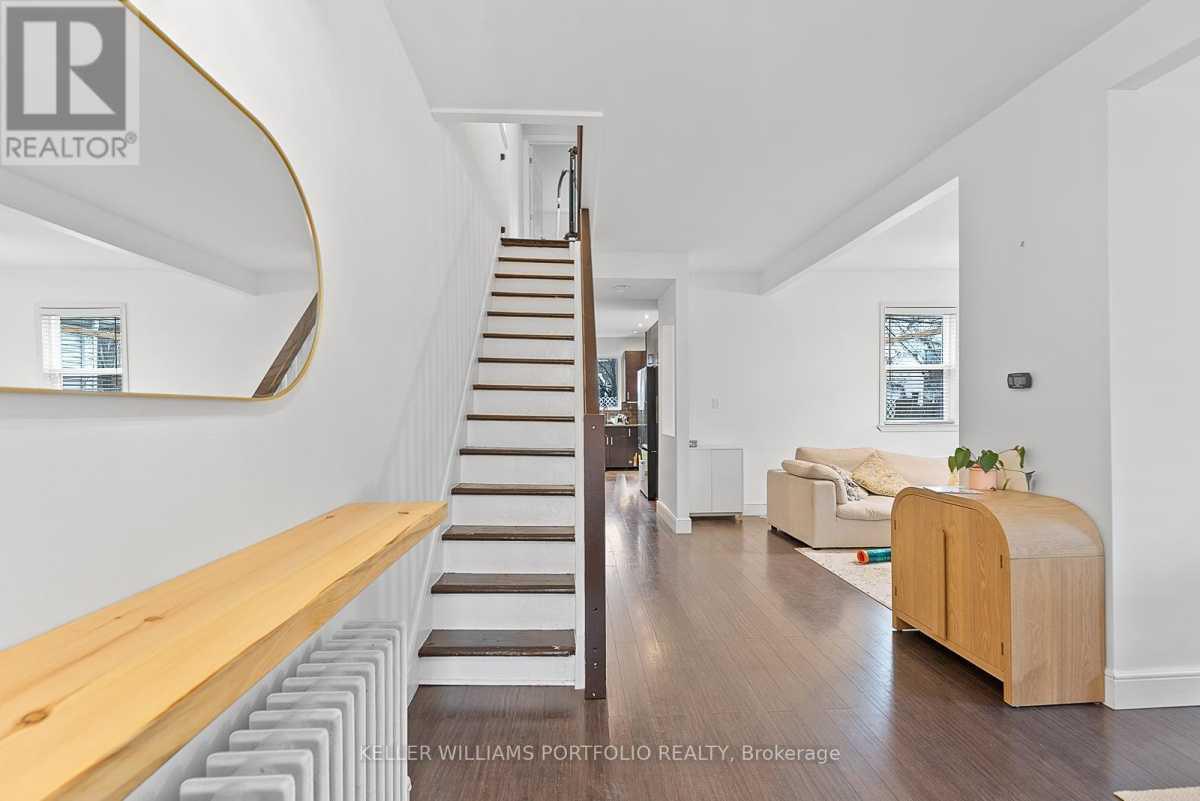 Toronto M4L2Z6 | 3+1 Bed 2 Bath | $4,100 Toronto M4L2Z6 | 3+1 Bed 2 Bath | $4,100