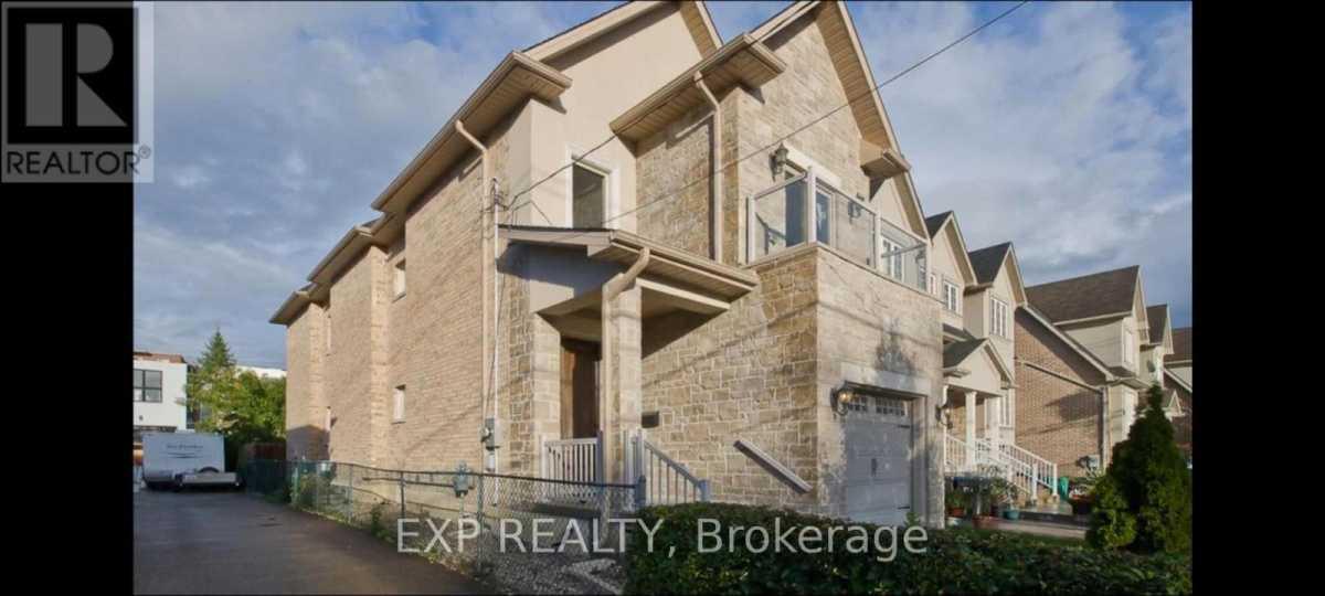 Mississauga L5G3Z3 | 3+1 Bed 3 Bath | $5,200 Mississauga L5G3Z3 | 3+1 Bed 3 Bath | $5,200