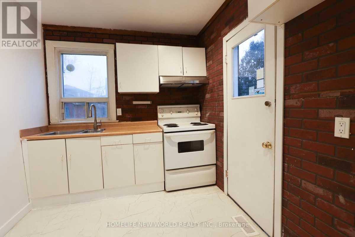 Toronto M6N2P3 | 2+2 Bed 2 Bath | $3,250 Toronto M6N2P3 | 2+2 Bed 2 Bath | $3,250