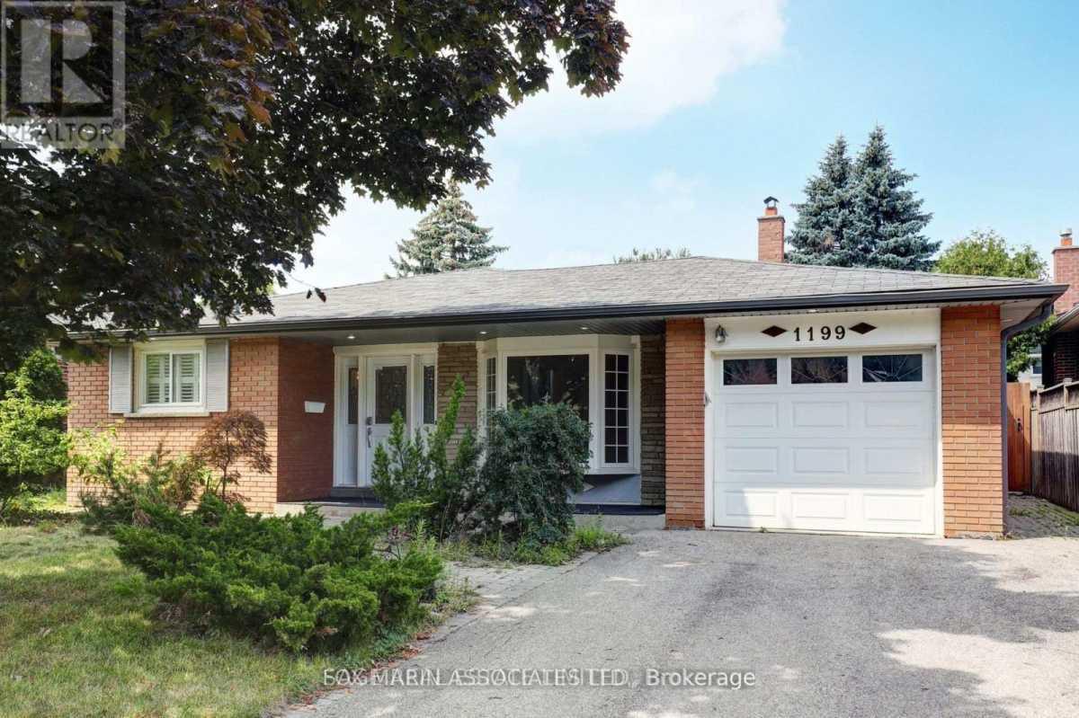 Mississauga L5C1K3 | 3+1 Bed 2 Bath | $3,900 Mississauga L5C1K3 | 3+1 Bed 2 Bath | $3,900